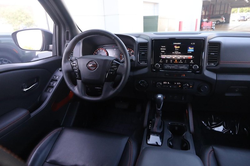 Nissan Frontier Vehicle Image 24