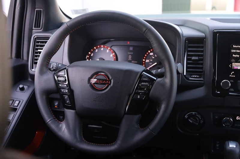 Nissan Frontier Vehicle Image 25