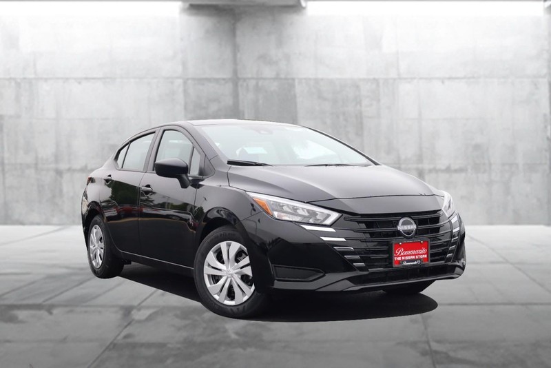 Nissan Versa Vehicle Image 02