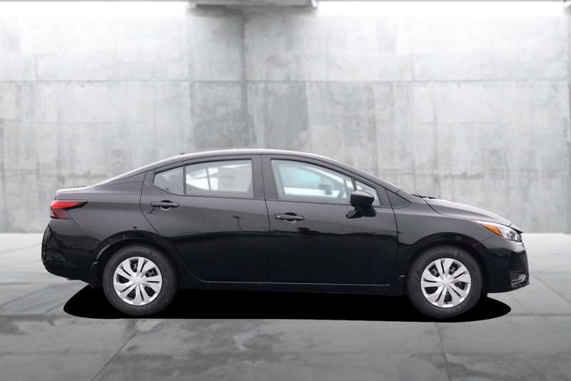Nissan Versa Vehicle Image 05