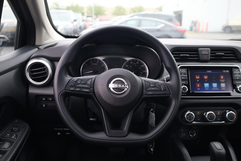 Nissan Versa Vehicle Image 10