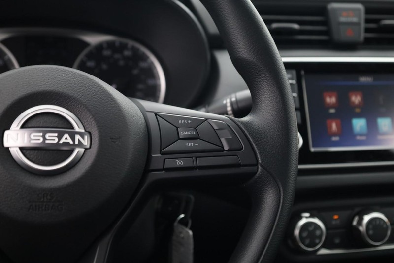 Nissan Versa Vehicle Image 11