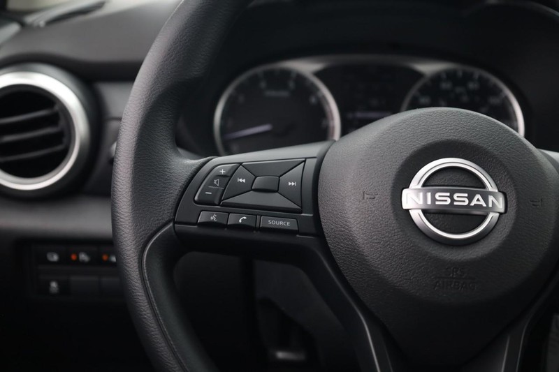 Nissan Versa Vehicle Image 12