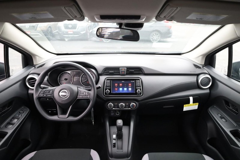 Nissan Versa Vehicle Image 13