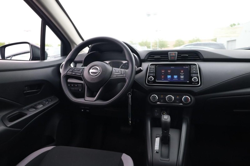Nissan Versa Vehicle Image 14