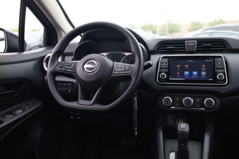 Nissan Versa Vehicle Image 15
