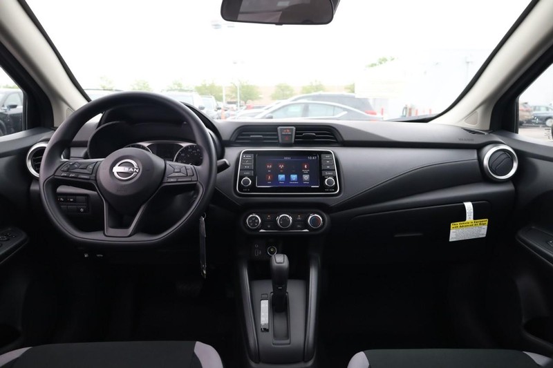 Nissan Versa Vehicle Image 16