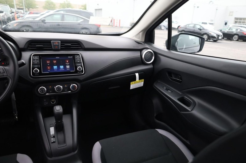 Nissan Versa Vehicle Image 17