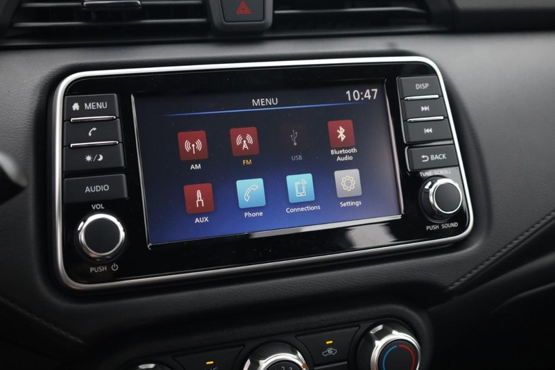Nissan Versa Vehicle Image 19