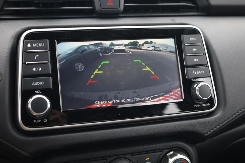 Nissan Versa Vehicle Image 20