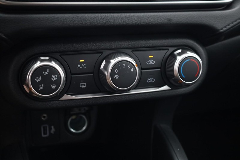 Nissan Versa Vehicle Image 21