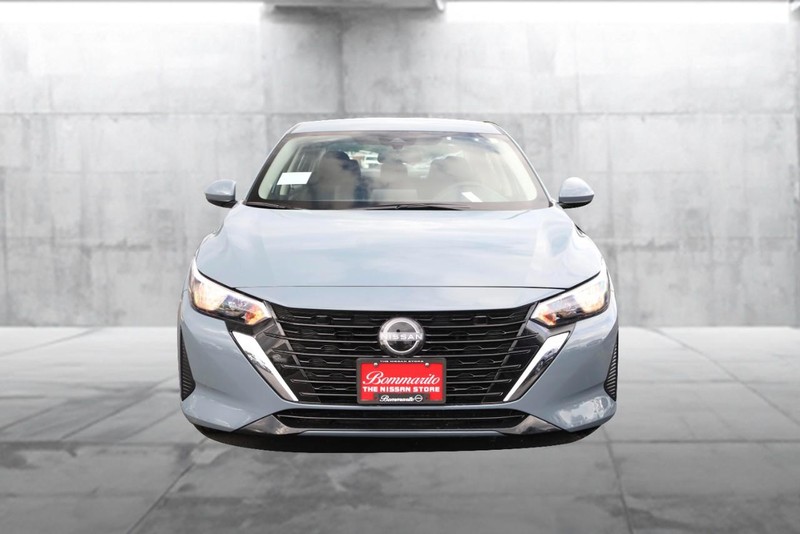 Nissan Sentra Vehicle Image 04