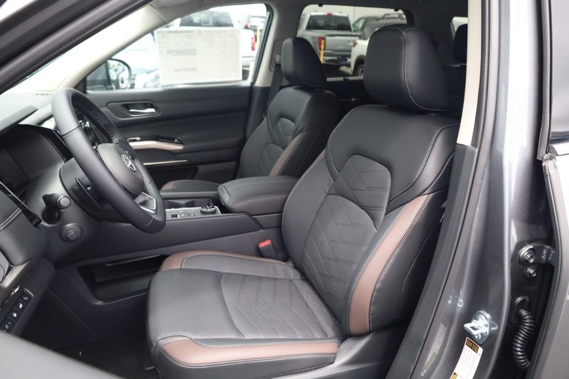 Nissan Pathfinder Vehicle Image 09