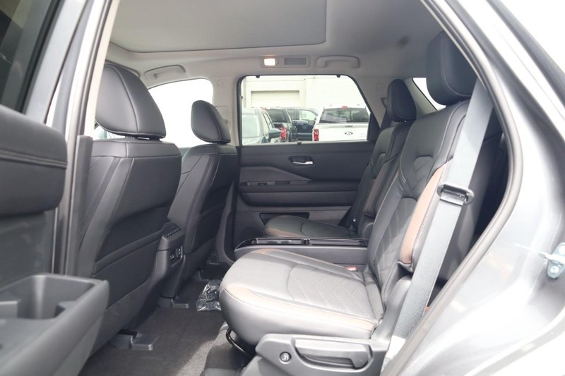 Nissan Pathfinder Vehicle Image 10