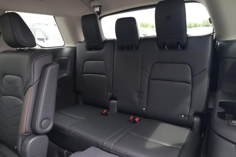 Nissan Pathfinder Vehicle Image 11