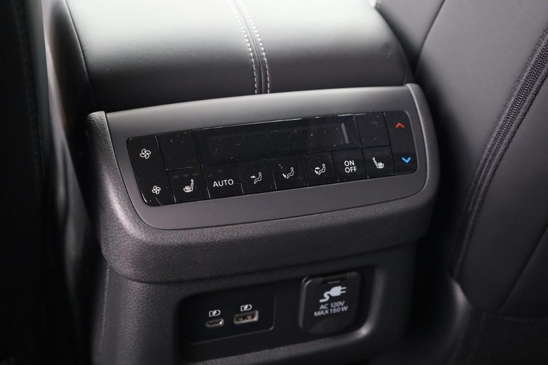 Nissan Pathfinder Vehicle Image 12