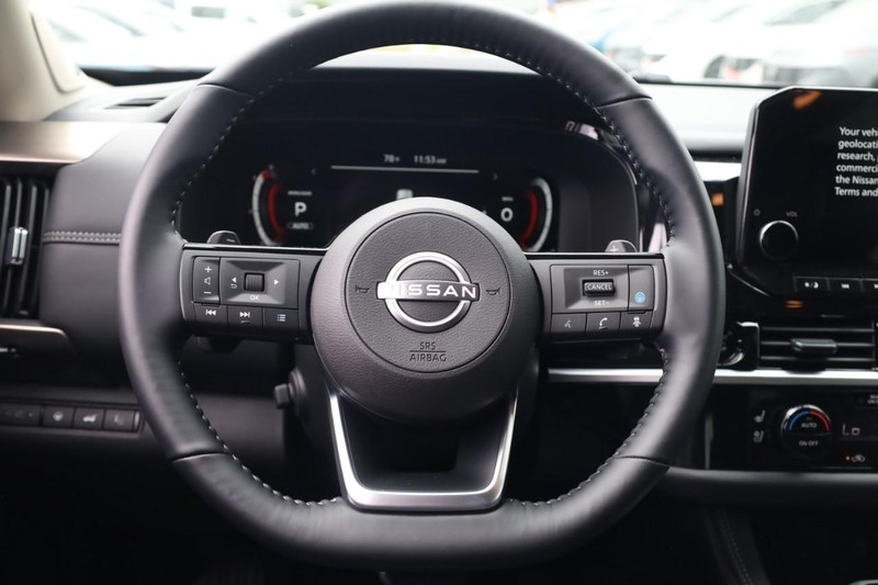 Nissan Pathfinder Vehicle Image 13