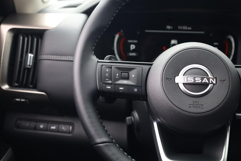Nissan Pathfinder Vehicle Image 15