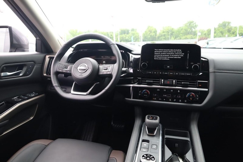 Nissan Pathfinder Vehicle Image 17