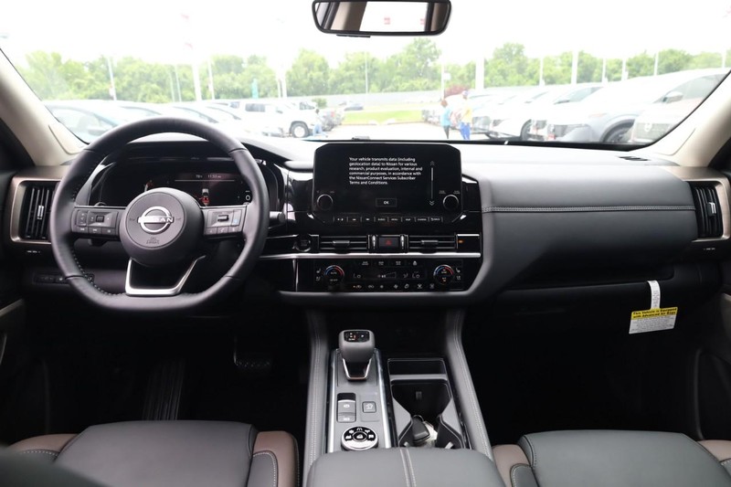 Nissan Pathfinder Vehicle Image 19