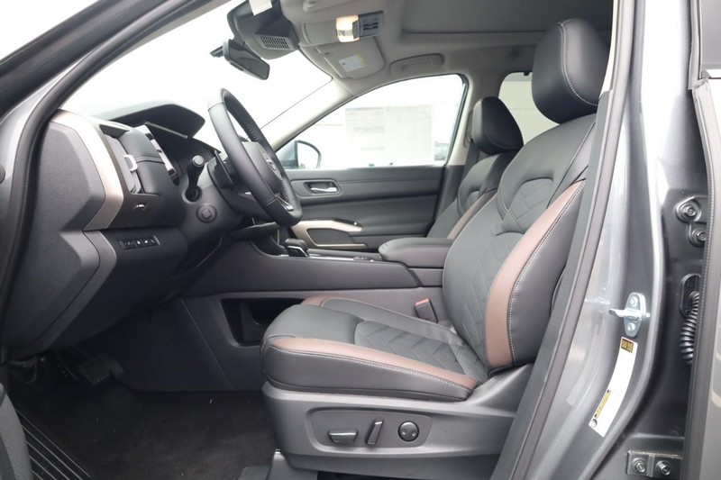 Nissan Pathfinder Vehicle Image 21
