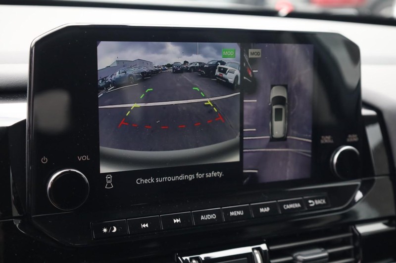 Nissan Pathfinder Vehicle Image 24