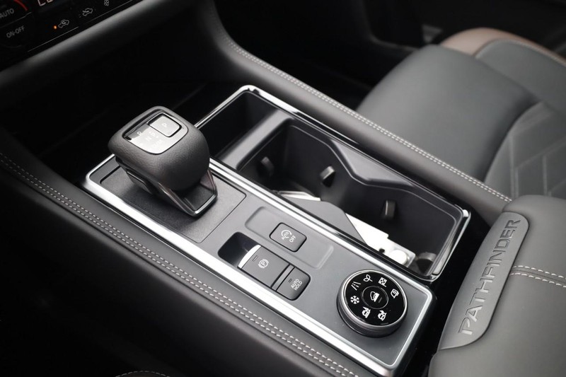 Nissan Pathfinder Vehicle Image 27