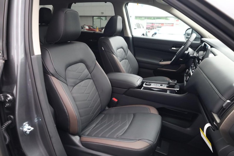 Nissan Pathfinder Vehicle Image 30