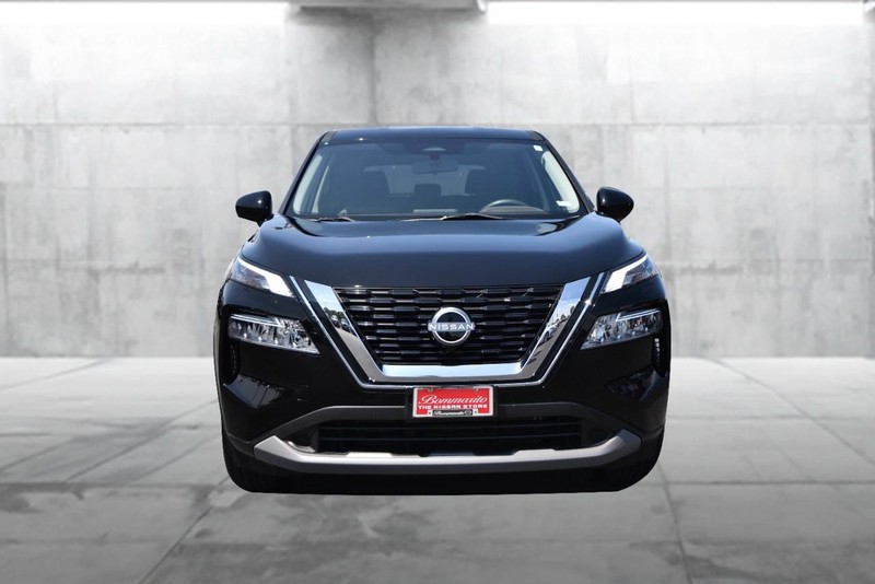 Nissan Rogue Vehicle Image 04
