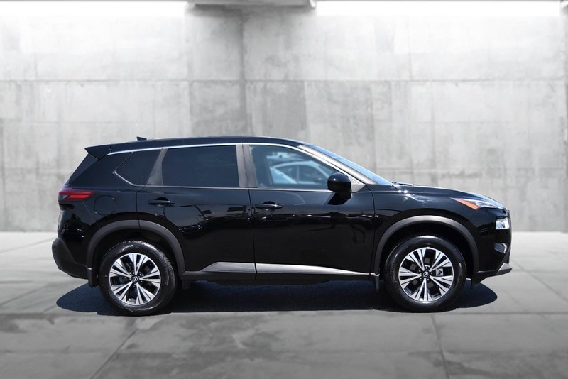 Nissan Rogue Vehicle Image 05