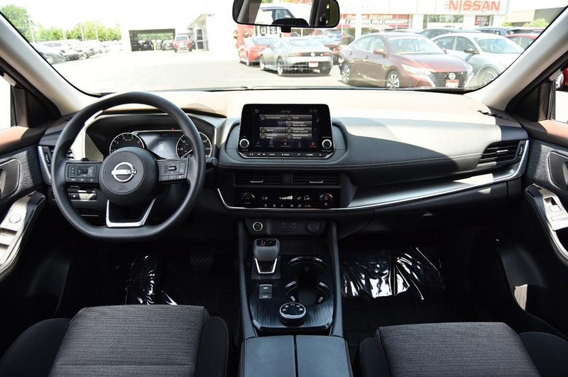 Nissan Rogue Vehicle Image 08