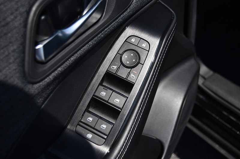 Nissan Rogue Vehicle Image 09