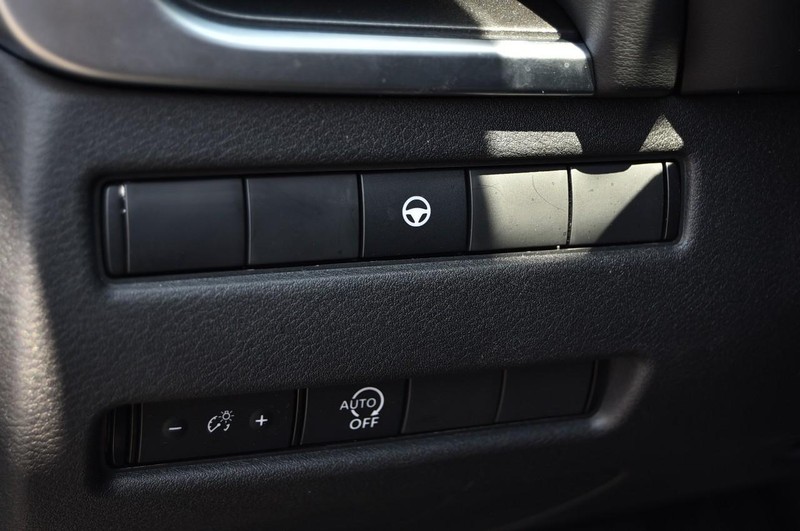 Nissan Rogue Vehicle Image 11