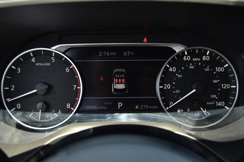 Nissan Rogue Vehicle Image 12