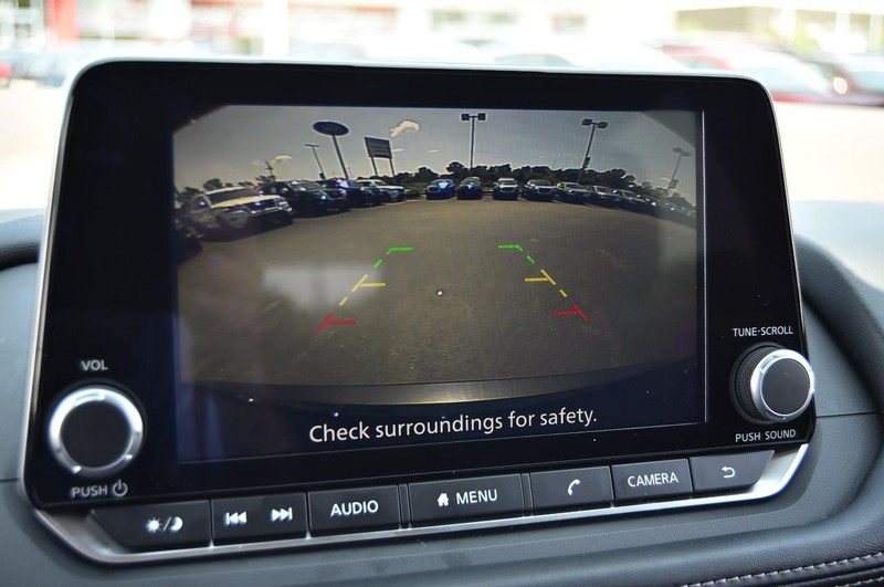 Nissan Rogue Vehicle Image 13