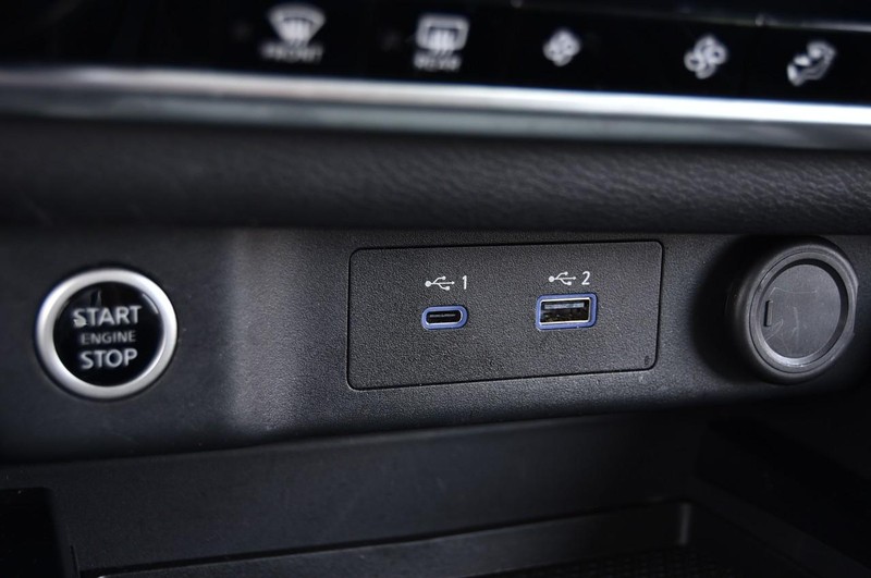 Nissan Rogue Vehicle Image 16