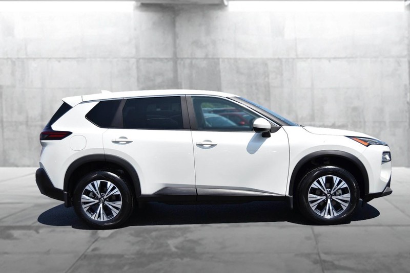 Nissan Rogue Vehicle Image 05