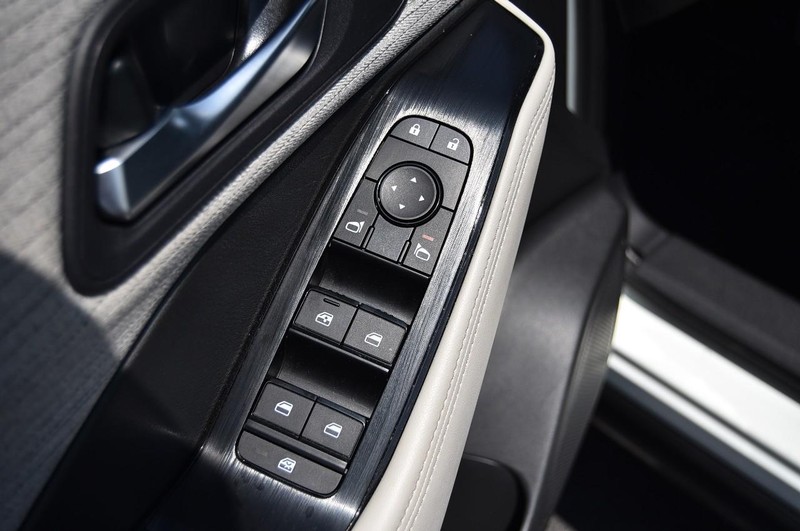 Nissan Rogue Vehicle Image 09