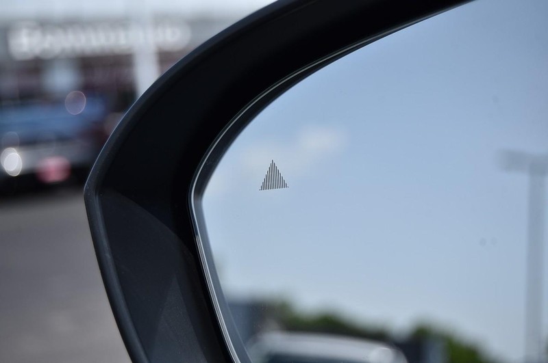 Nissan Rogue Vehicle Image 10
