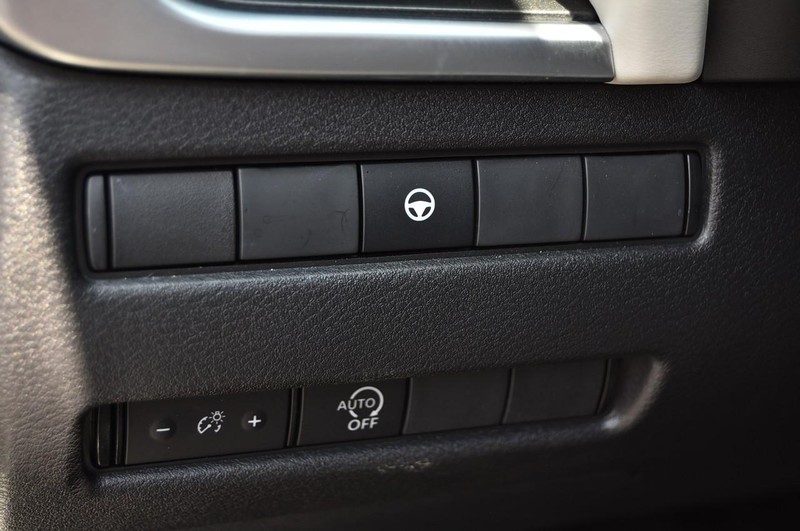 Nissan Rogue Vehicle Image 11