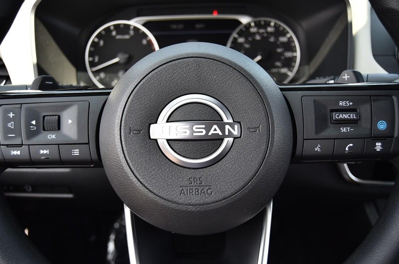 Nissan Rogue Vehicle Image 17