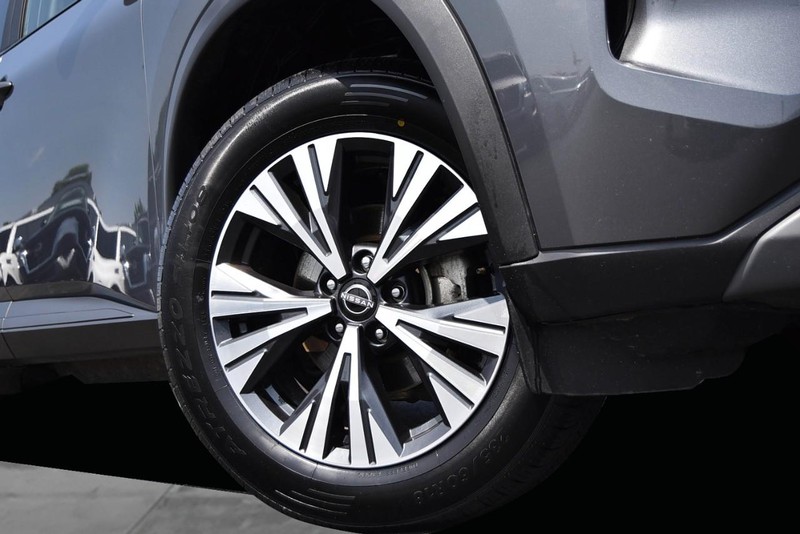 Nissan Rogue Vehicle Image 03