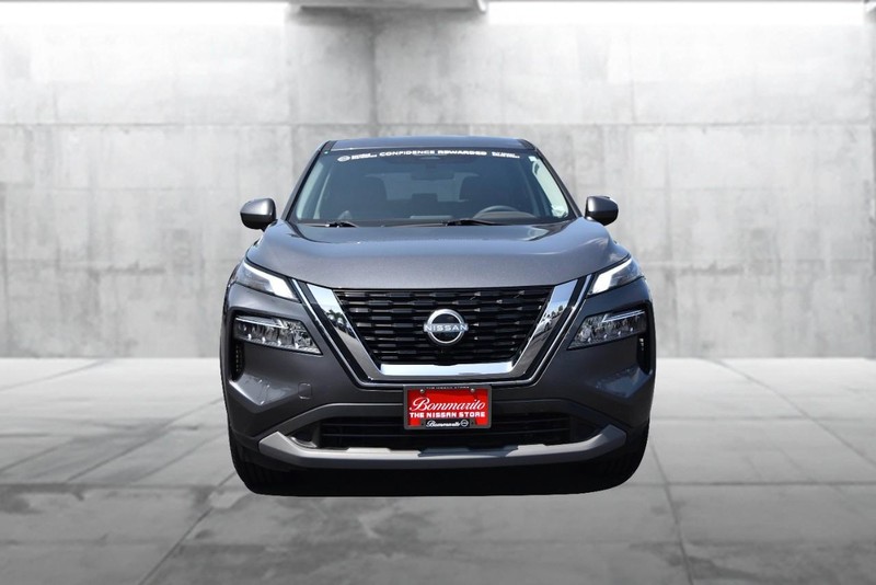 Nissan Rogue Vehicle Image 04