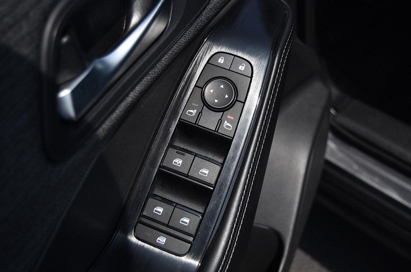 Nissan Rogue Vehicle Image 09