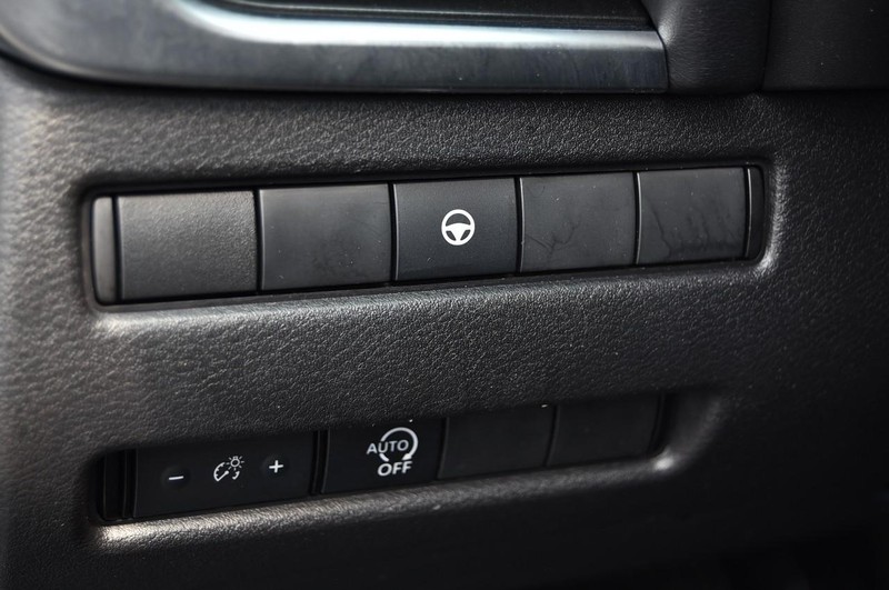 Nissan Rogue Vehicle Image 11