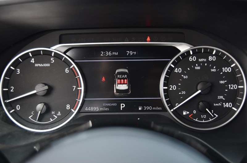 Nissan Rogue Vehicle Image 12
