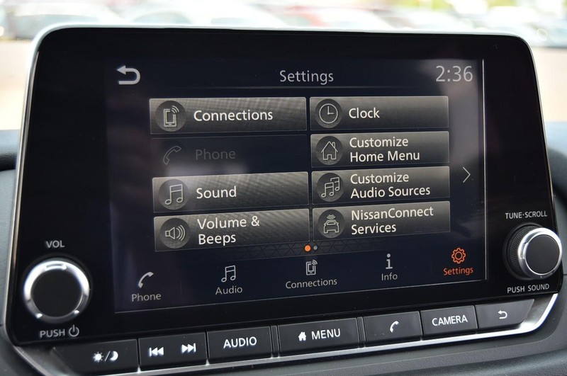 Nissan Rogue Vehicle Image 14