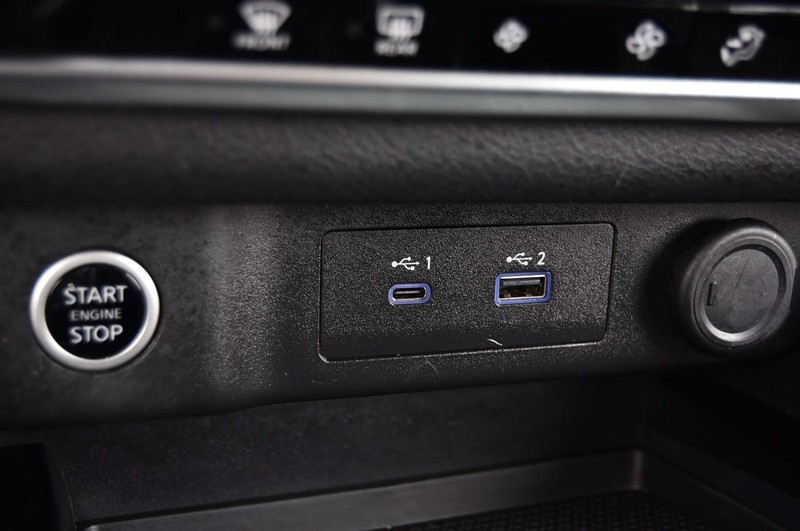 Nissan Rogue Vehicle Image 16