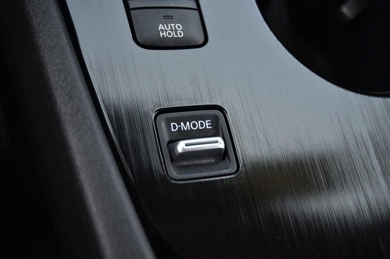 Nissan Rogue Vehicle Image 17