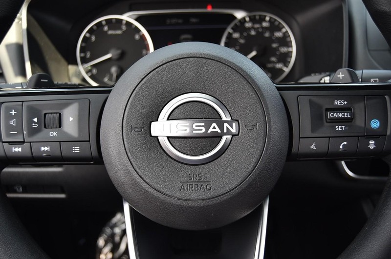 Nissan Rogue Vehicle Image 18